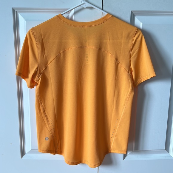 Lululemon Training and Running T-Shirt size 4 - Picture 3 of 5